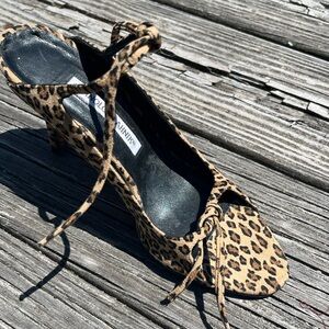 MANOLO BLAHNIKS Leopard Print Women's Shoes NEVER WORN SZ.7.5